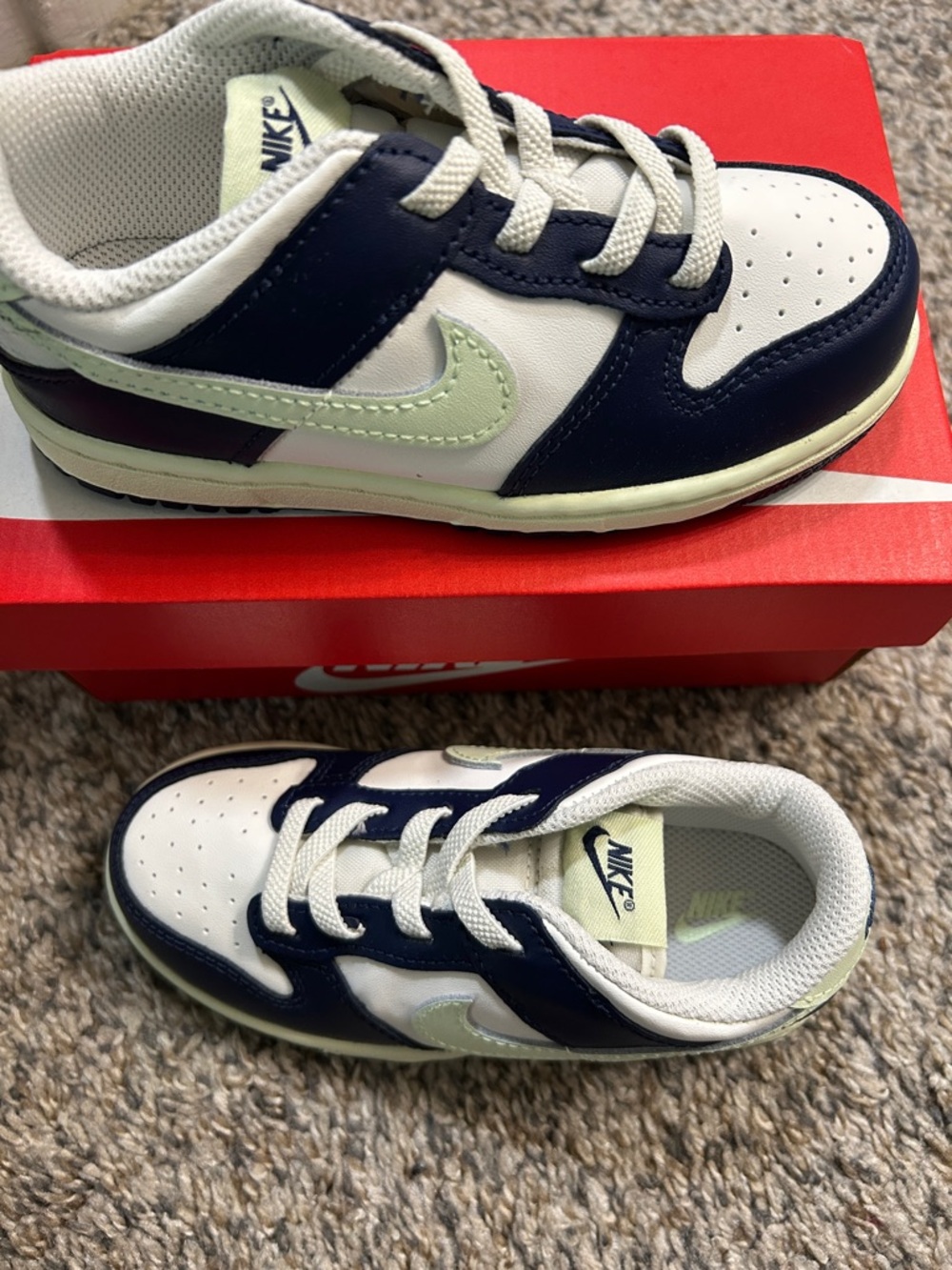 Nike Kids Navy, White and Mint Low-Top Sneakers 10C